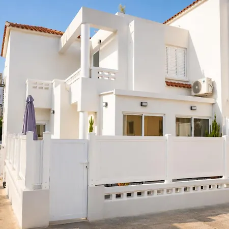 Nerina Townhouse By Staycom Holiday home