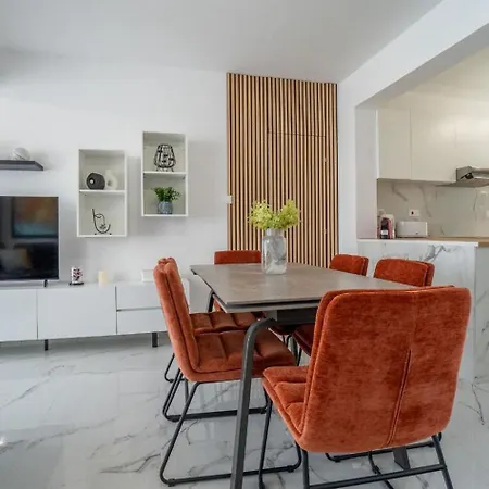 Nerina Luxury 01 בית נופש *