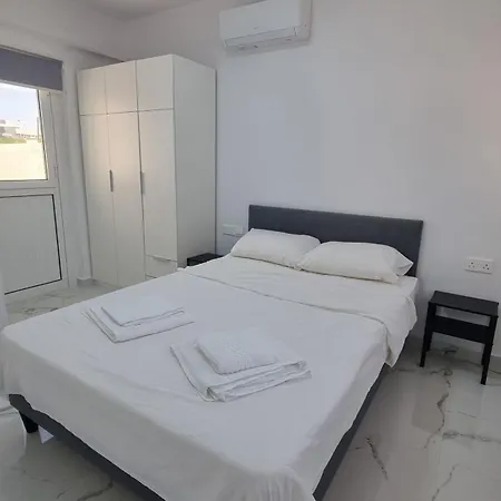 Nerina Luxury 01